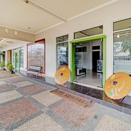 Oyo 90347 Hotel Srikandi Syariah Tasikmalaya Εξωτερικό φωτογραφία