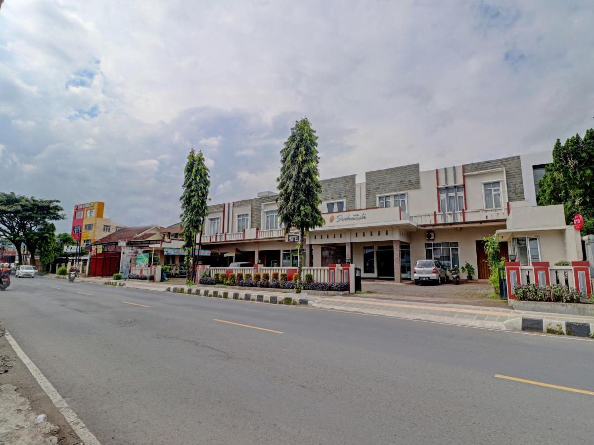 Oyo 90347 Hotel Srikandi Syariah Tasikmalaya Εξωτερικό φωτογραφία