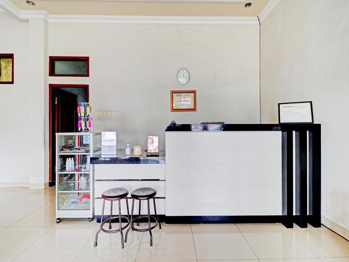 Oyo 90347 Hotel Srikandi Syariah Tasikmalaya Εξωτερικό φωτογραφία
