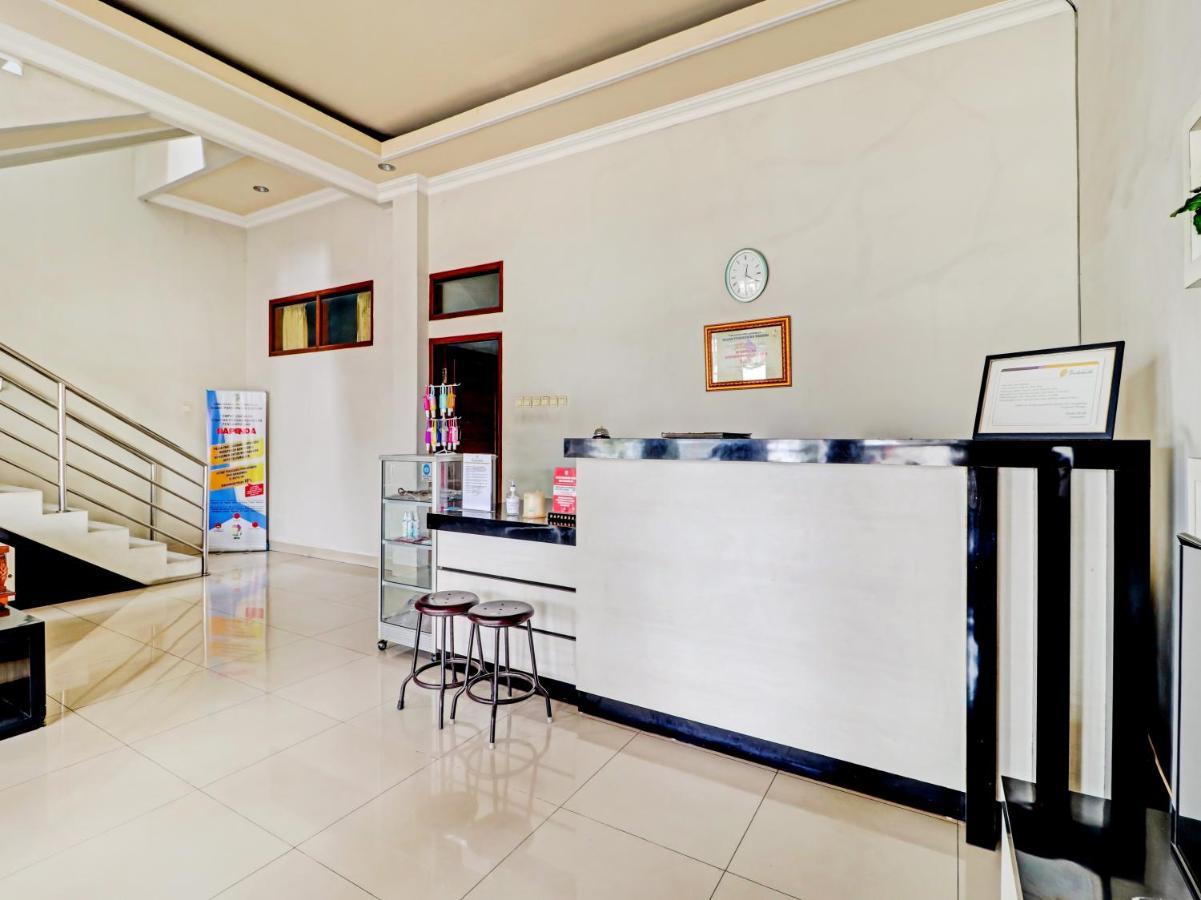Oyo 90347 Hotel Srikandi Syariah Tasikmalaya Εξωτερικό φωτογραφία