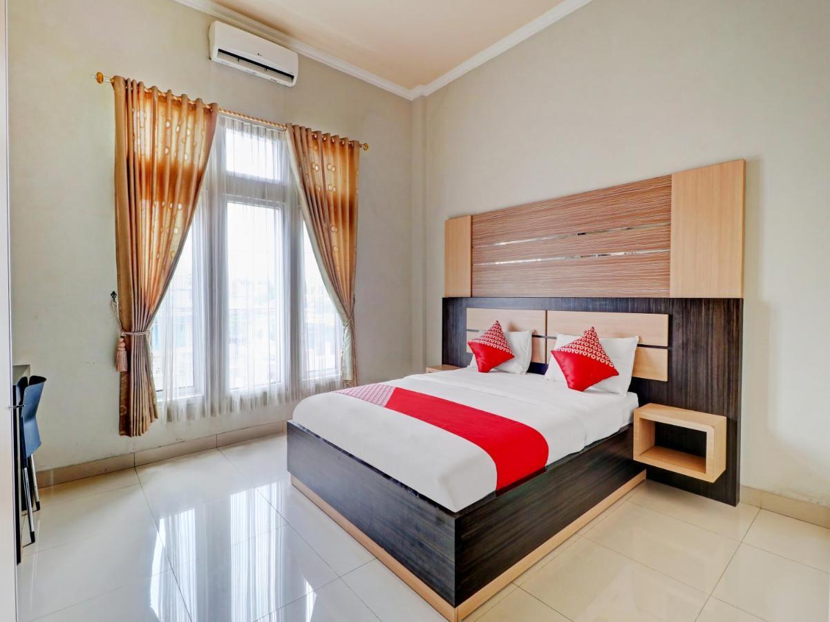 Oyo 90347 Hotel Srikandi Syariah Tasikmalaya Εξωτερικό φωτογραφία