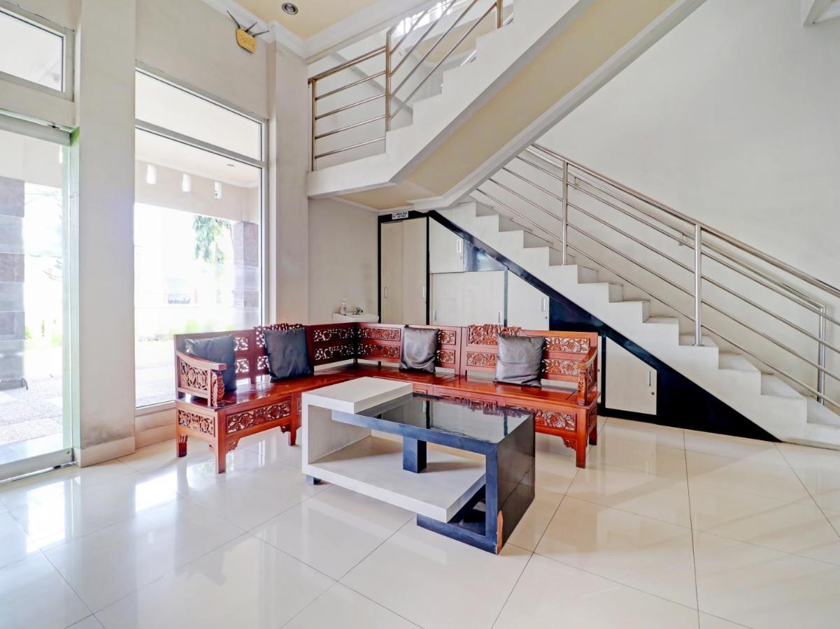 Oyo 90347 Hotel Srikandi Syariah Tasikmalaya Εξωτερικό φωτογραφία