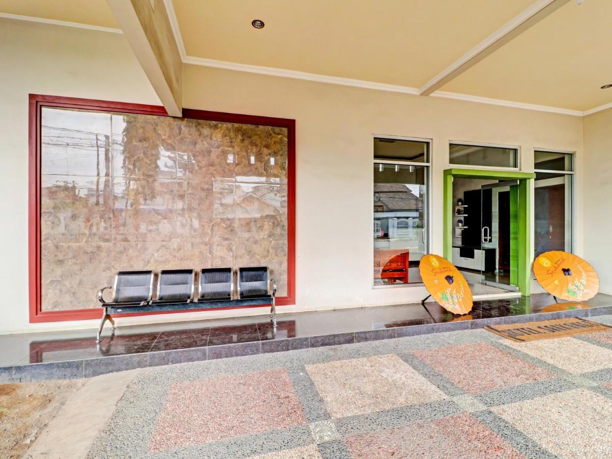 Oyo 90347 Hotel Srikandi Syariah Tasikmalaya Εξωτερικό φωτογραφία