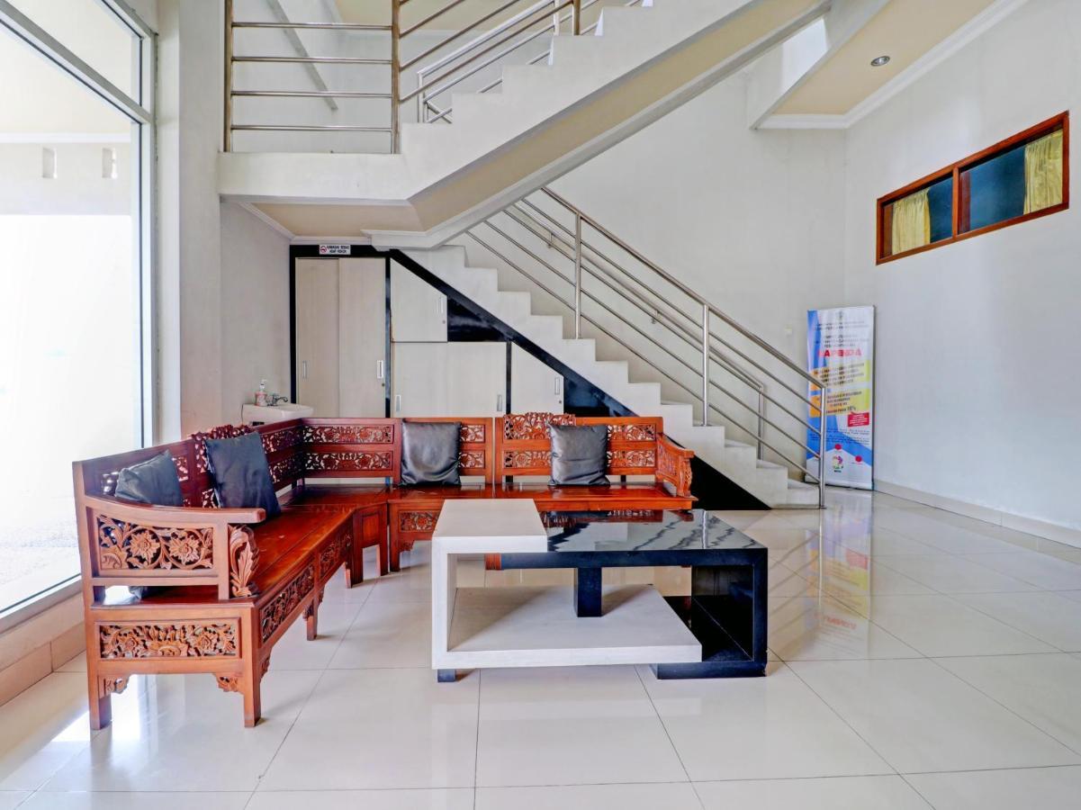 Oyo 90347 Hotel Srikandi Syariah Tasikmalaya Εξωτερικό φωτογραφία