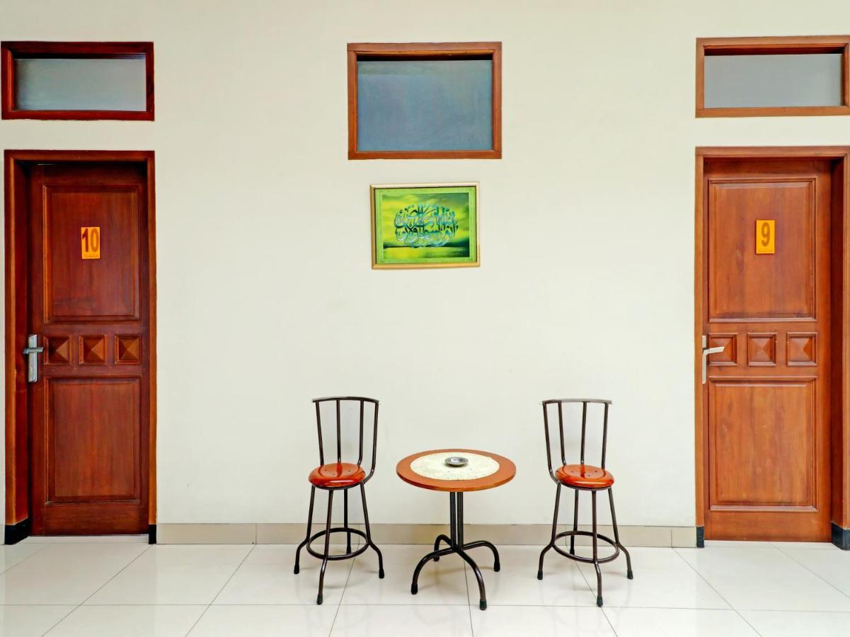 Oyo 90347 Hotel Srikandi Syariah Tasikmalaya Εξωτερικό φωτογραφία