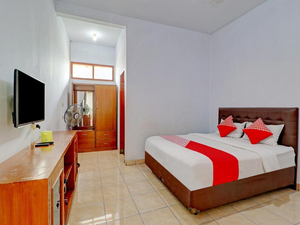 Oyo 90347 Hotel Srikandi Syariah Tasikmalaya Εξωτερικό φωτογραφία