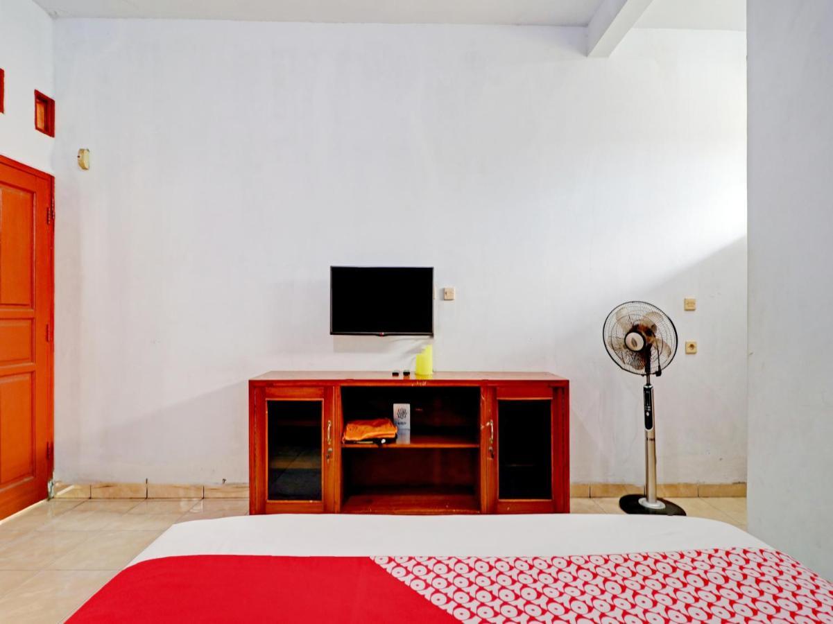 Oyo 90347 Hotel Srikandi Syariah Tasikmalaya Εξωτερικό φωτογραφία