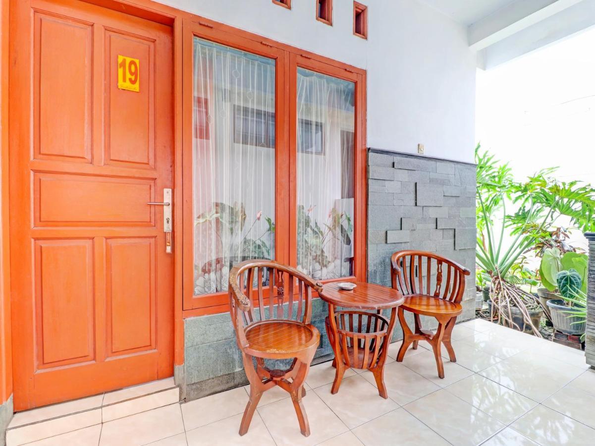 Oyo 90347 Hotel Srikandi Syariah Tasikmalaya Εξωτερικό φωτογραφία